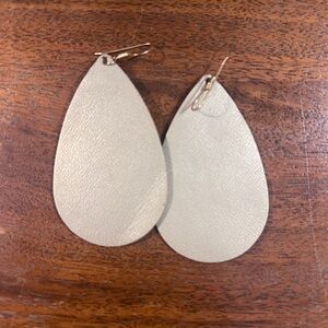Nickel & Suede | Cream Metallic Teardrop Earrings